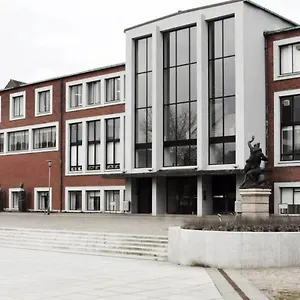  Хостел Roberta's Society
